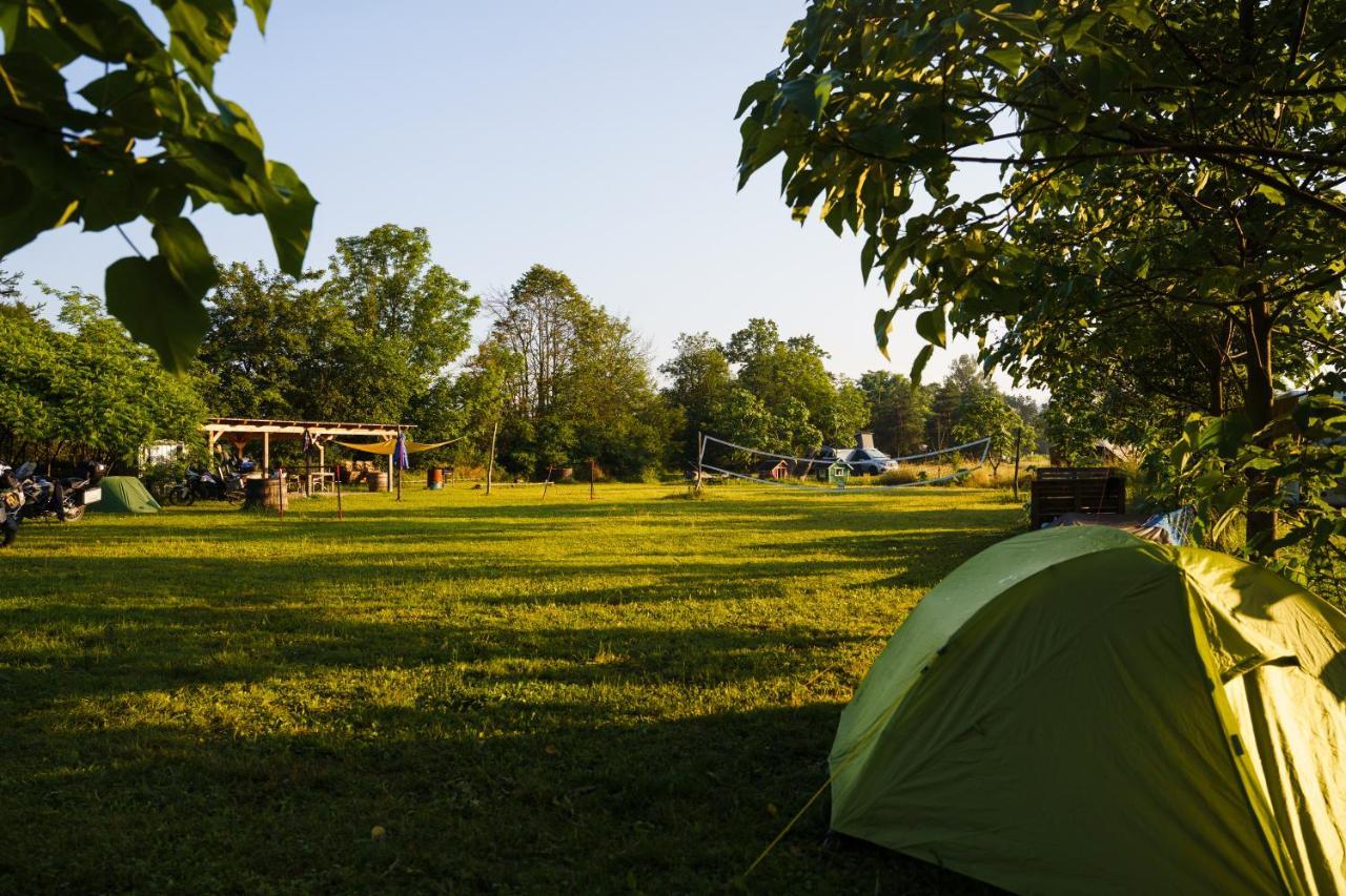 ホテルCamping @ Nogometni Golf リュブリャナ エクステリア 写真