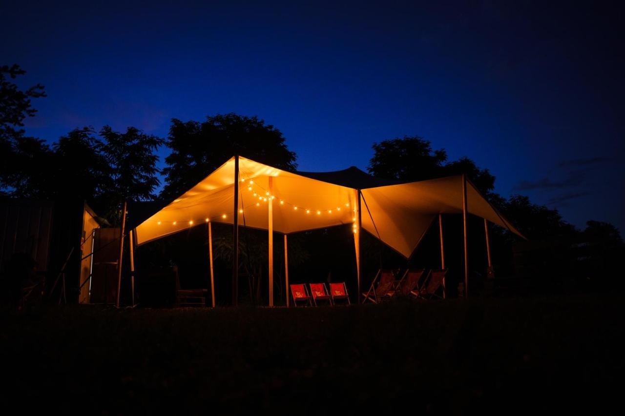 ホテルCamping @ Nogometni Golf リュブリャナ エクステリア 写真