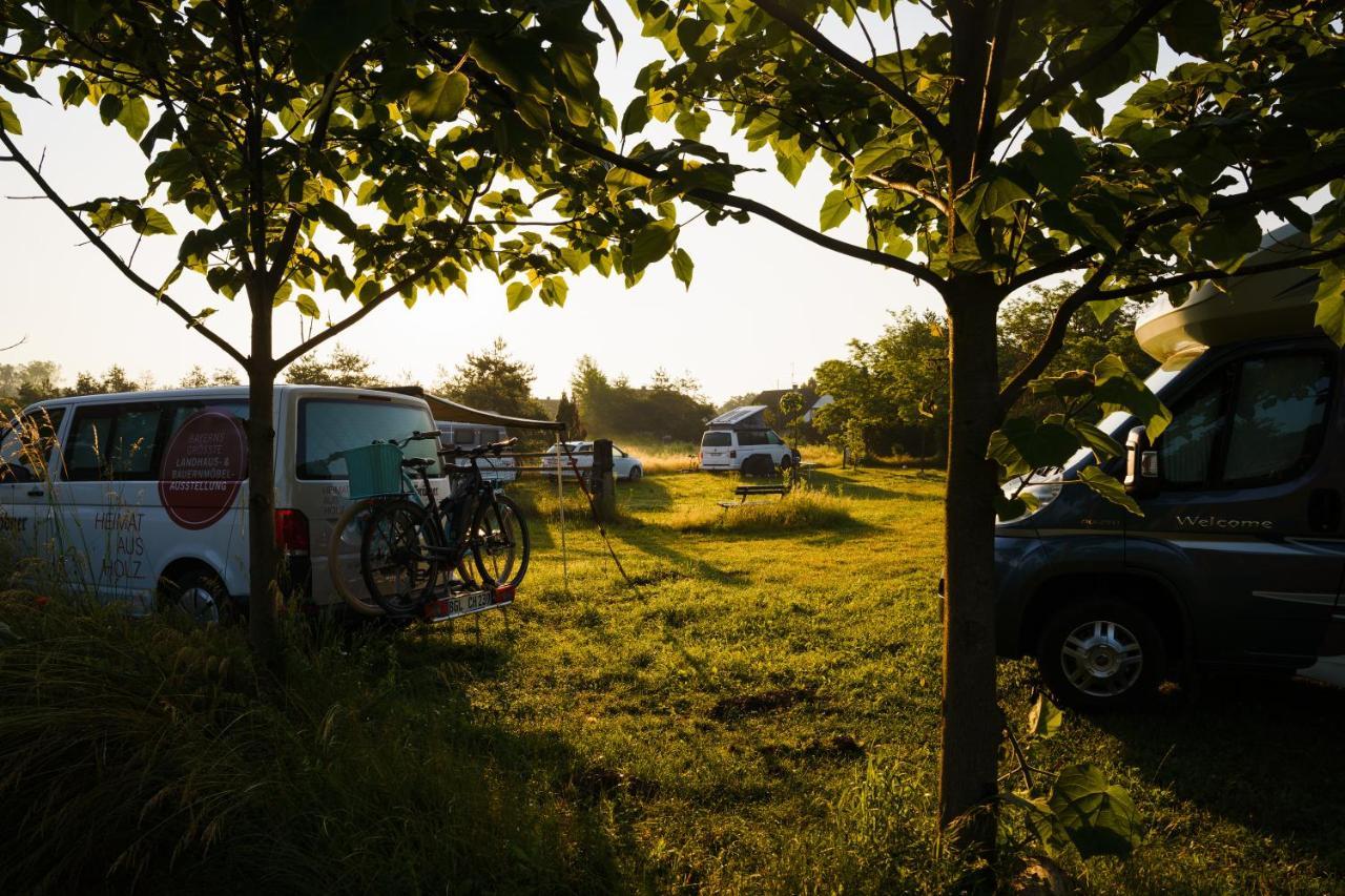 ホテルCamping @ Nogometni Golf リュブリャナ エクステリア 写真